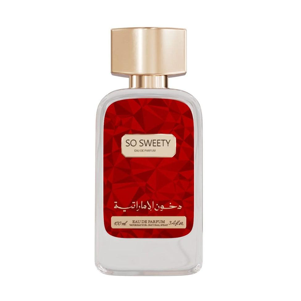 So Sweety Eau de Parfum 100 ml van Dkhoon Emirates, fles met rood front en goudkleurige dop op wit